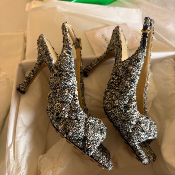 Sandles - Picture 7 of 12